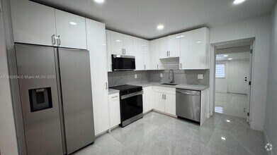 Building Photo - 320 SW 11th Ave