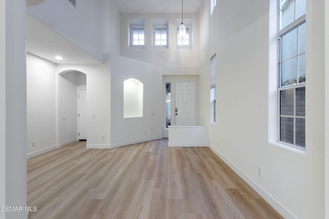 Building Photo - 671 Camino De La Luna