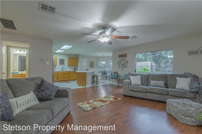 Foto del edificio - 3 br, 3 bath House - 11521 Chatam Berry Lane