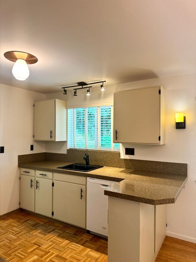 Foto del edificio - Winslow mid-century rambler....refreshed and ready to call home