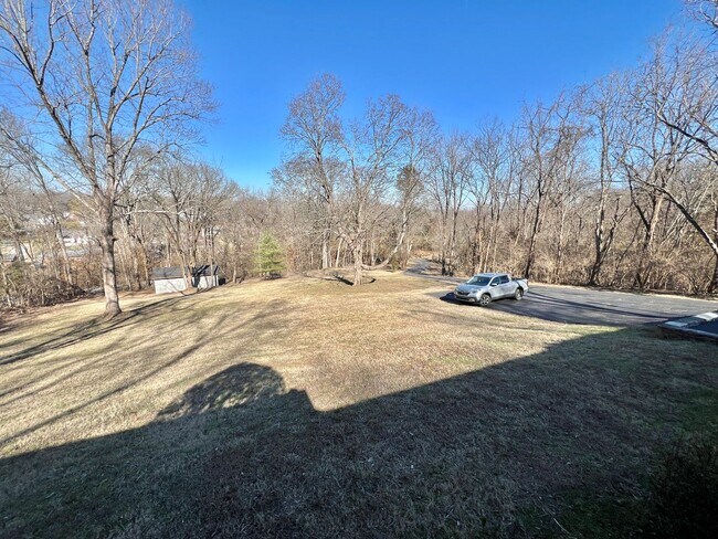Building Photo - 3 Bed, 2 Bath Home w/ Privacy on 3 Acre Lot