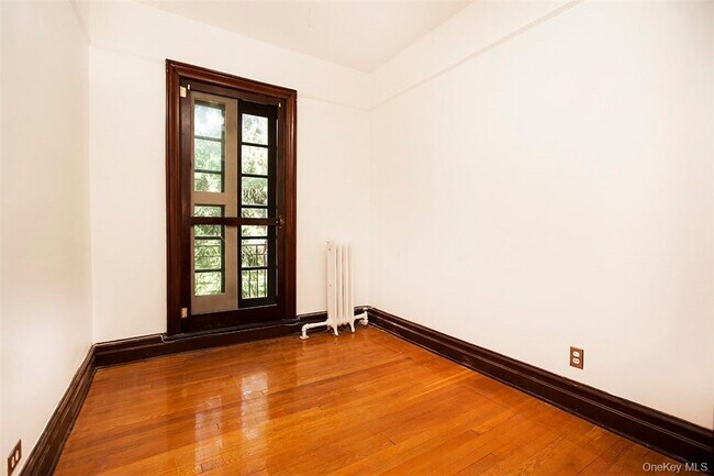 Foto del edificio - 568 W 261st St