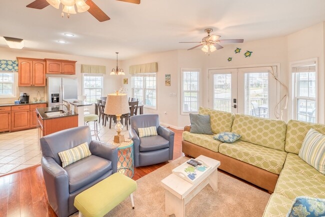 Building Photo - DOG FRIENDLY FURNISHED OFF-SEASON RENTAL A...