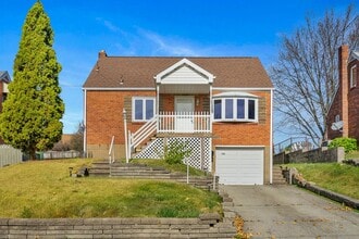 Building Photo - 745 Edgewater Dr