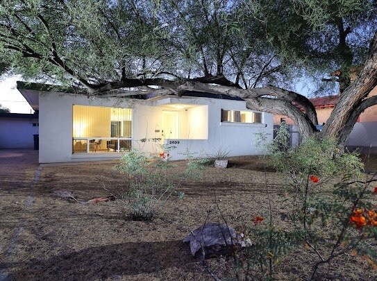 Foto del edificio - 2039 E 8th St