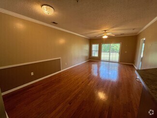 Building Photo - 5840 Longwood Dr