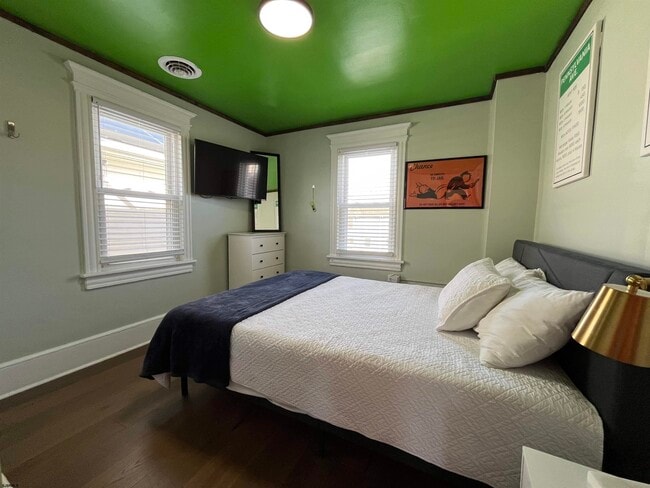 Foto del edificio - 105 N Windsor Ave