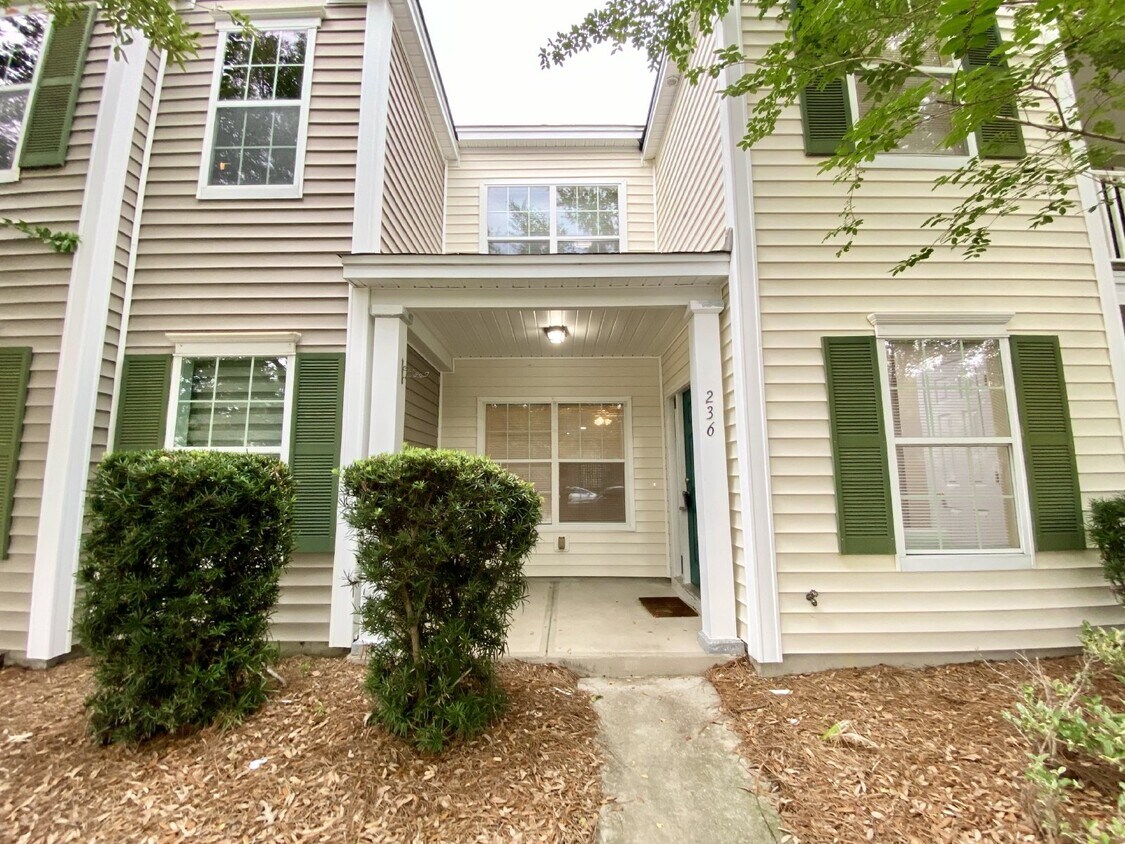 Primary Photo - Renovated Townhome in Cypress Ridge!