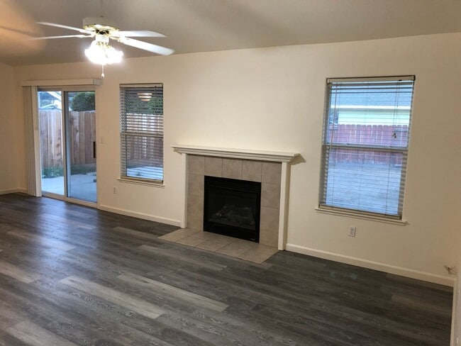 Building Photo - 13337 Skyline Blvd