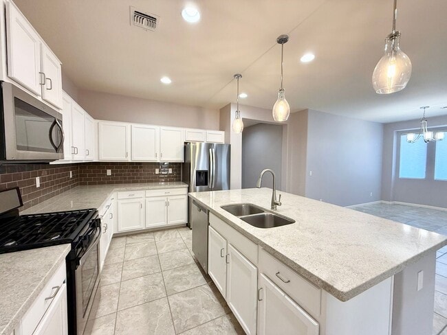 Building Photo - Beautiful 4-bedroom, 2.5-bathroom home located in the desirable Highlands Ranch in Chino Valley.