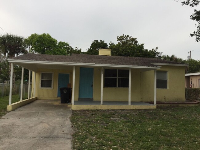 Building Photo - 1013 Mayflower Rd