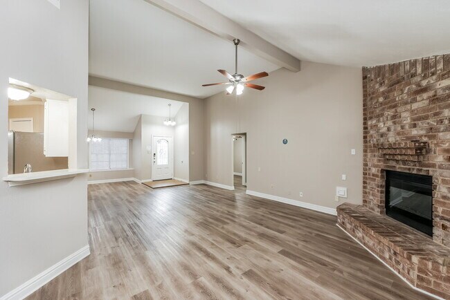 Foto del edificio - 8530 Sunny Ridge Dr
