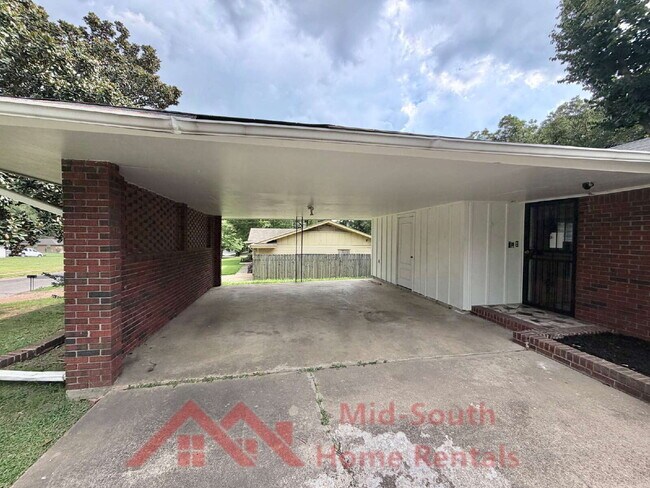 Foto del edificio - 3831 Hermitage Dr