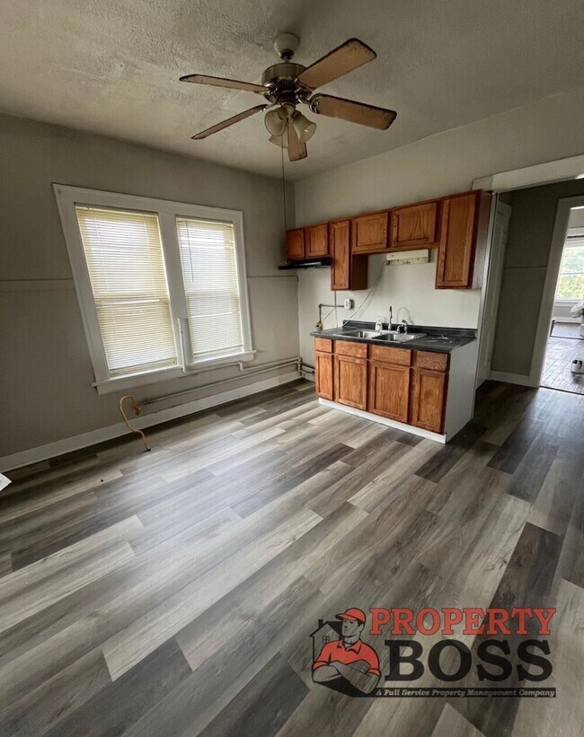 Foto del edificio - 519 W Columbus Dr