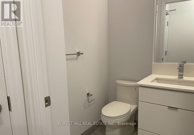 Photo du bâtiment - 30 Elm Dr W