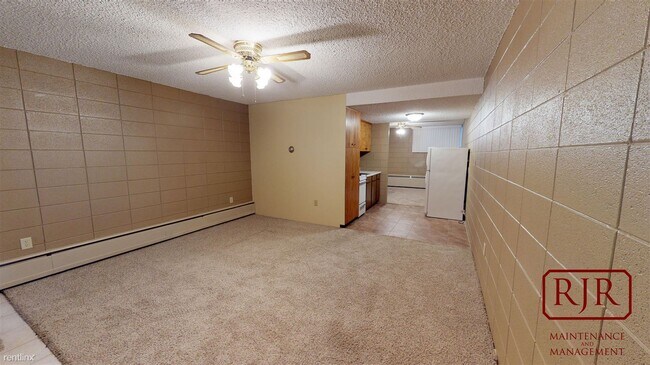 Foto del edificio - 900 Summit Blvd
