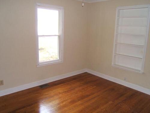 Building Photo - 355 SE Alexander Cir
