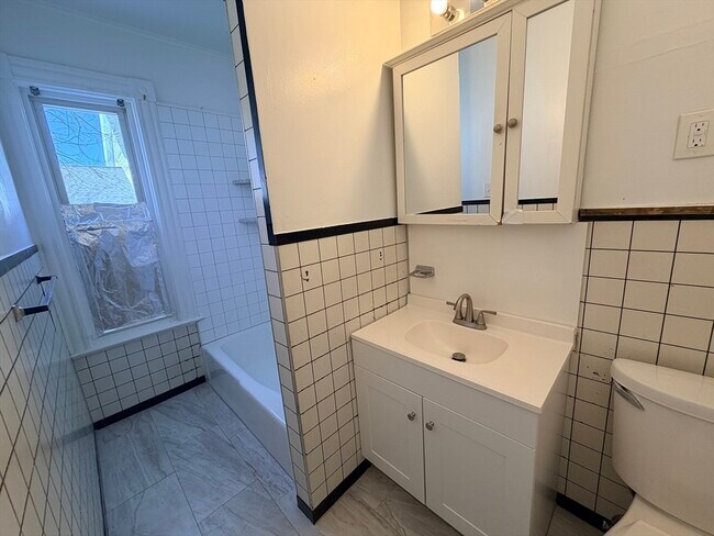 Building Photo - 150 Franklin St