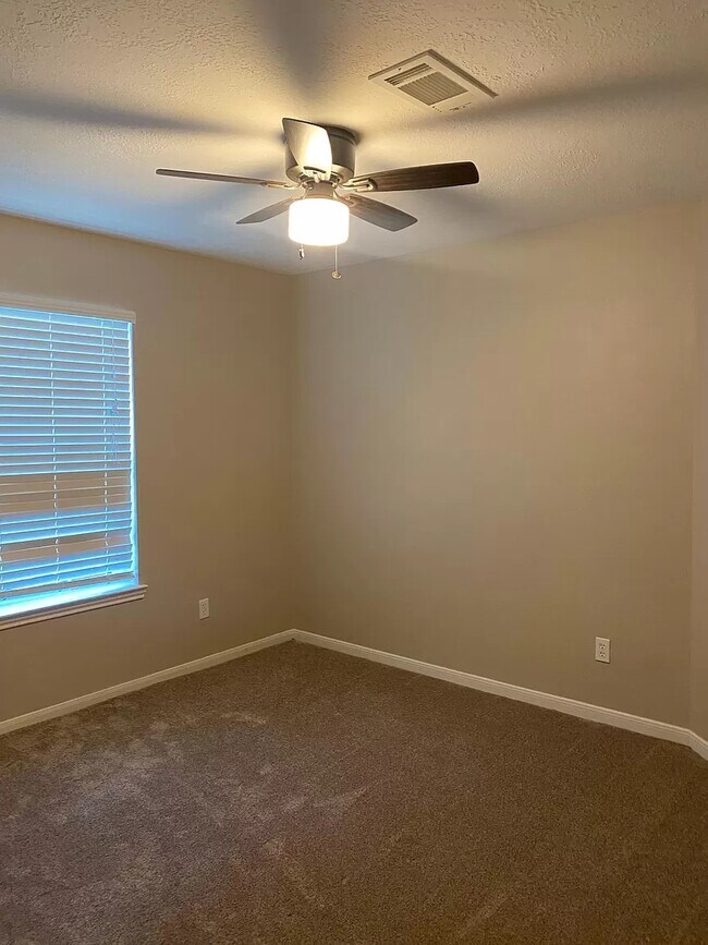 Building Photo - 17831 Valley Palms Dr