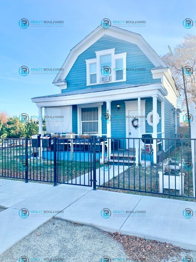 Foto del edificio - 1/2 Month Free!! 1 Bedroom 1 Bath - Cozy & Convenient Living close to UNR, Downtown Reno and Free...