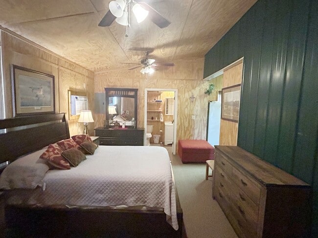 Building Photo - FULLY FURNISHED ONE BEDROOM APARTMENT
