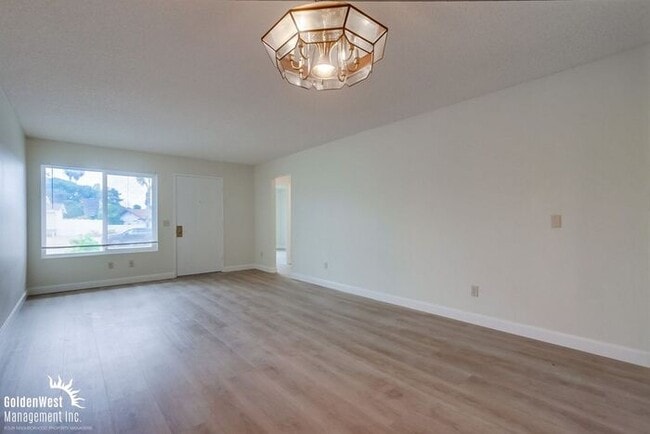 Building Photo - Remodeled Single Story 3Bdm 2Ba in Lovely ...