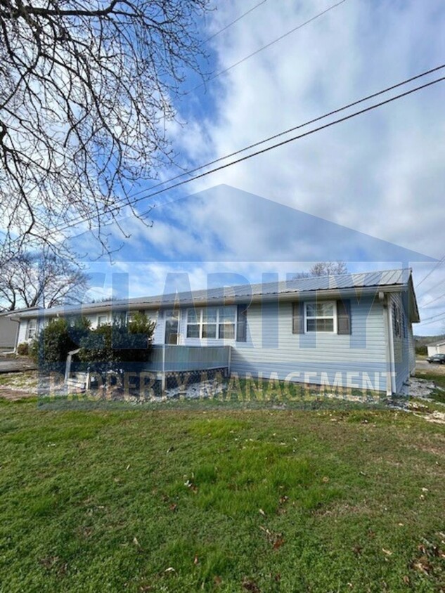 Foto principal - Three bedroom duplex in Charleston