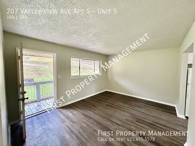 Building Photo - Red Bank Apt: 1Bed/1Bath With New Granite ...