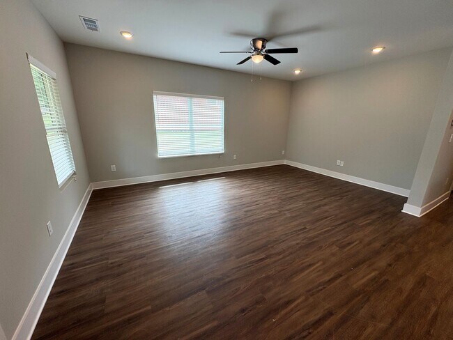 Building Photo - 184 Johnson Dr Ext