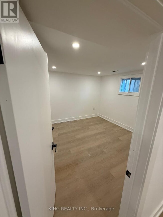 Building Photo - 650 Mountview Pl