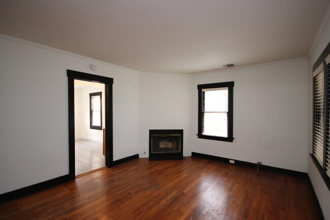 Building Photo - 237 Douglas St