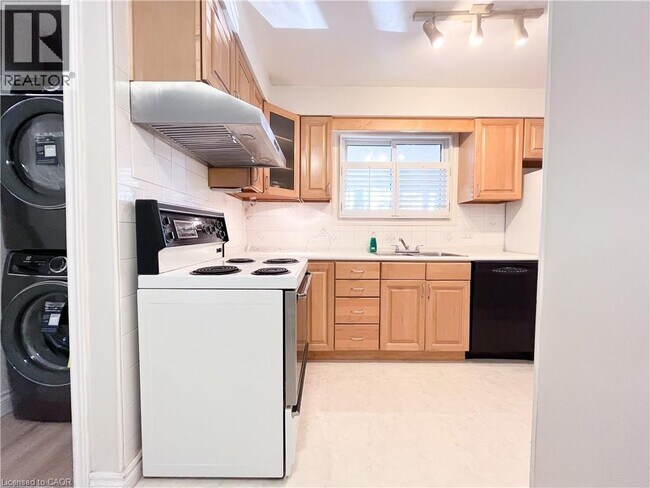 Photo du bâtiment - 514 Fallingbrook Dr