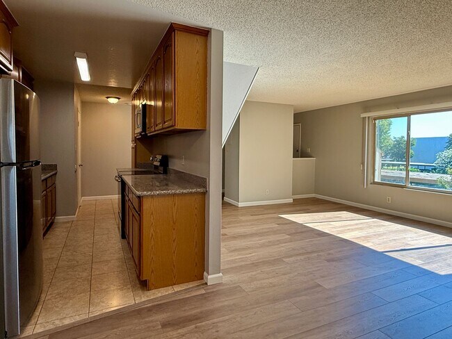 Foto del edificio - Must see to appreciate 3 bedroom, 2.5 bathroom condo with Cupertino Schools!