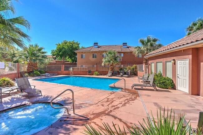 Foto del edificio - Top-Floor 3 Bed, 2 Bath Apartment Near Gre...