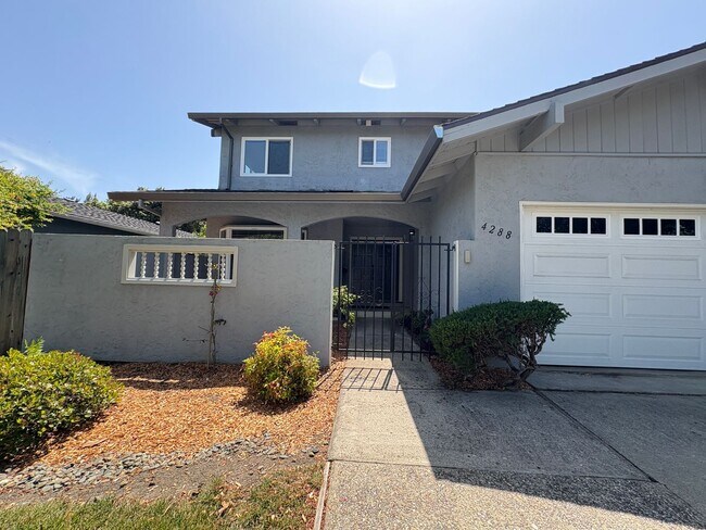 Building Photo - Charming Palo Alto Home with Beautiful Lan...