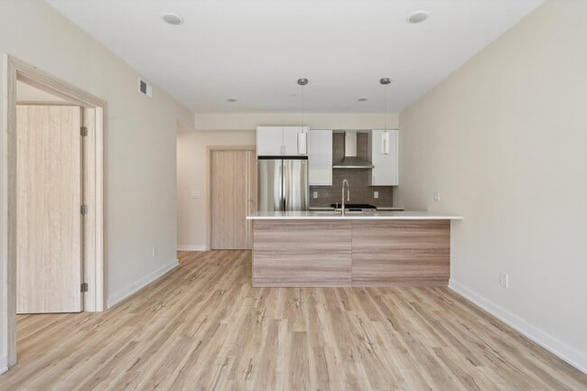 Building Photo - 3729 Lancaster Ave