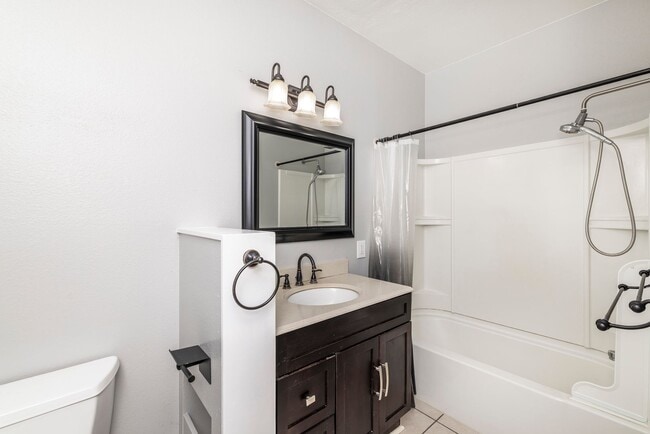 Building Photo - Partly Furnished 2-bedroom, 2-bath townhouse in Palm Court in Ewa Beach