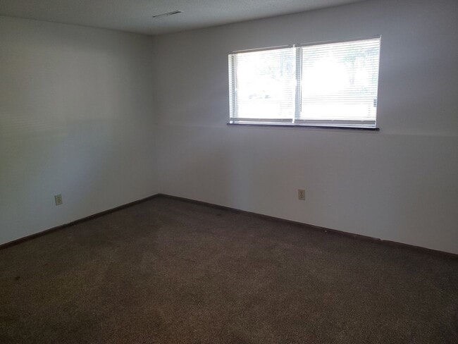 Building Photo - 920 W Texas Ave