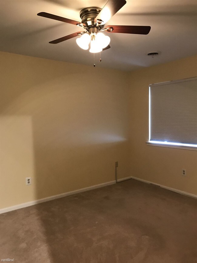 Building Photo - 424 Brown Briar Cir