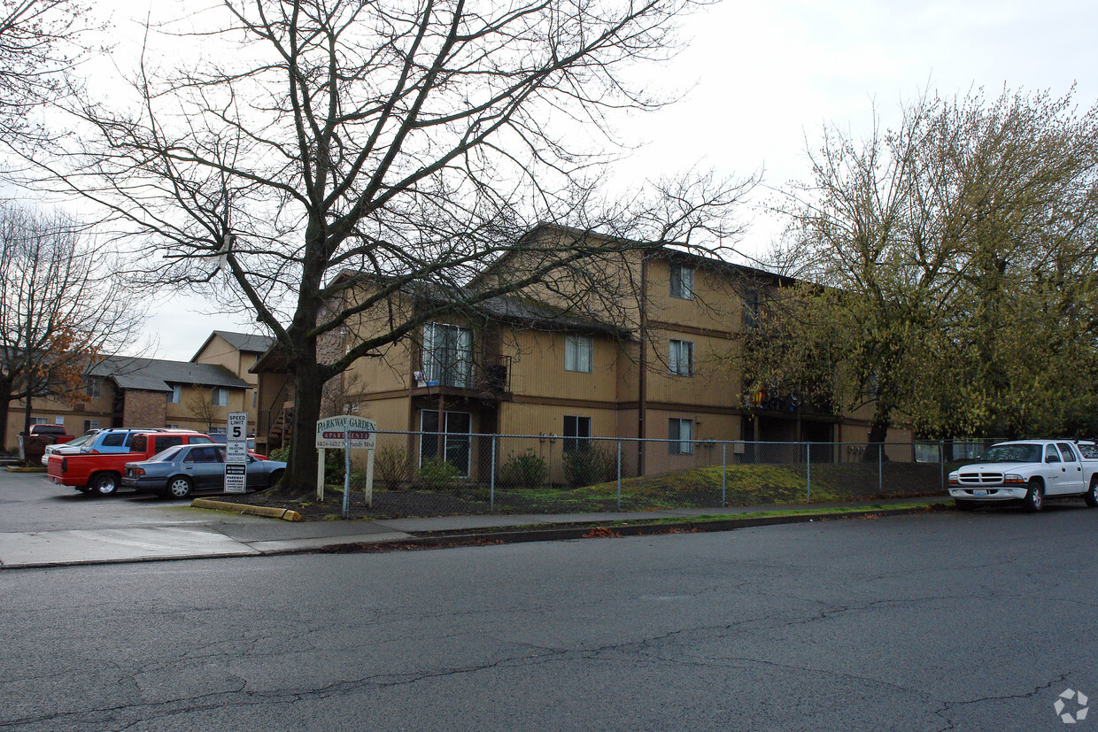 Building Photo - Parkway Garden Apartments