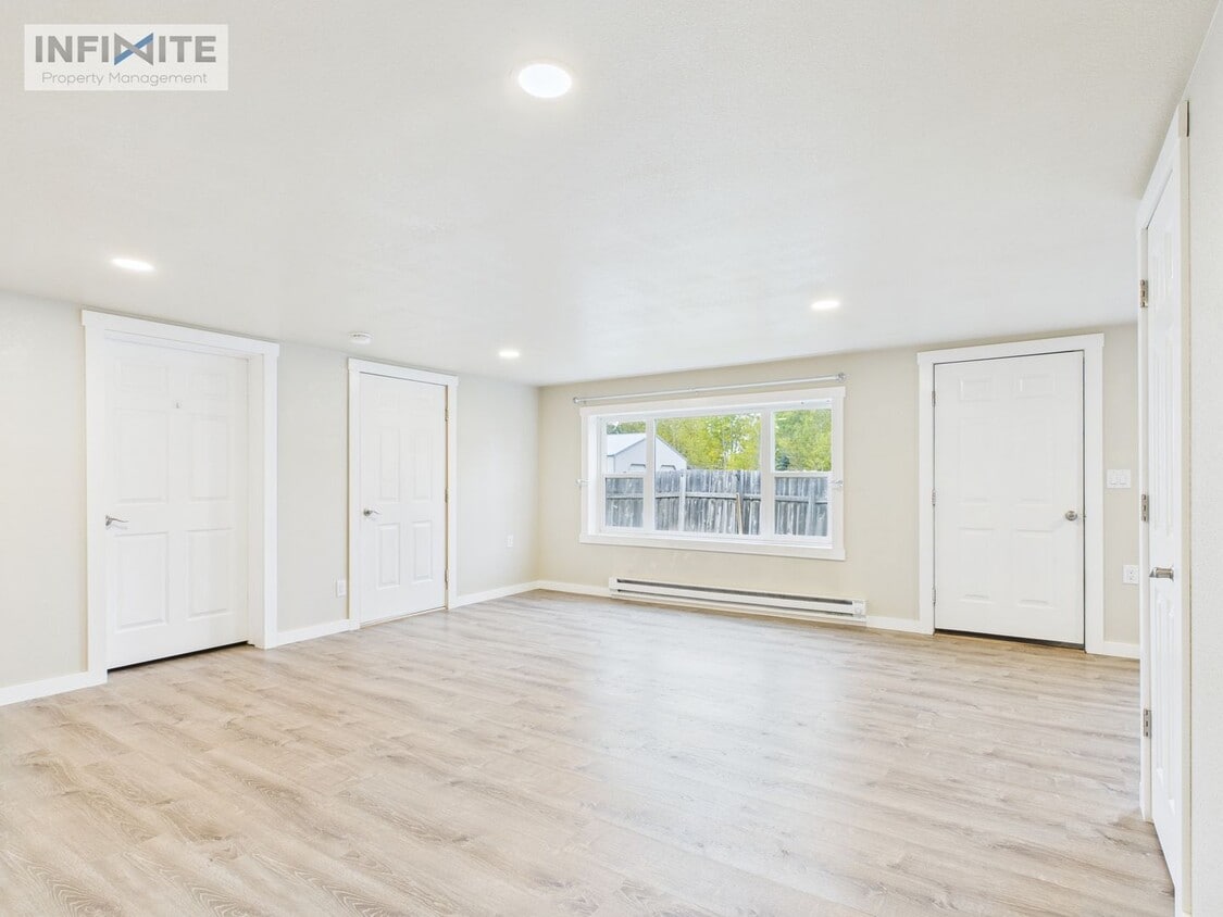 Foto principal - Beautifully Updated 2-Bedroom Home with Ga...
