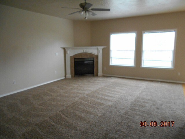 Building Photo - NE Meridian 4 Bedroom Home for Rent w 3 car garage