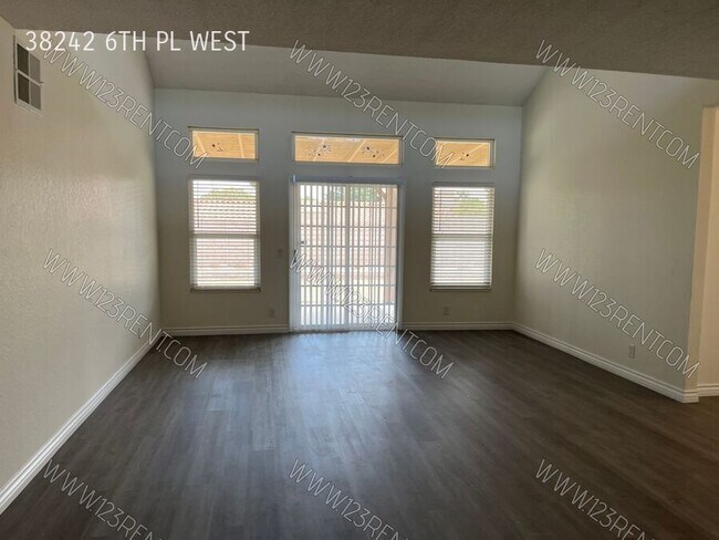Building Photo - 38242 6th Pl W