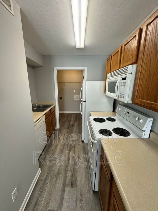 Building Photo - 250 Willow Creek Drive