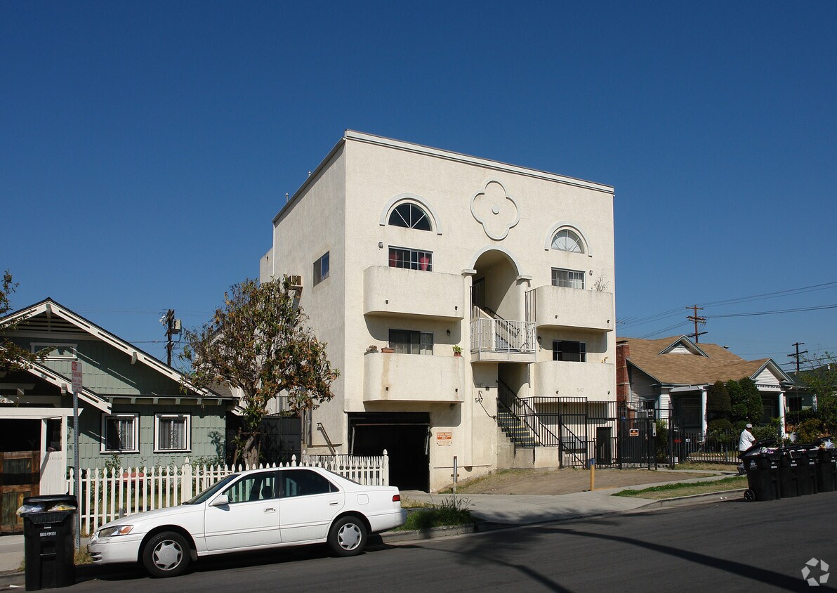 Building Photo - 547 N Oxford Ave