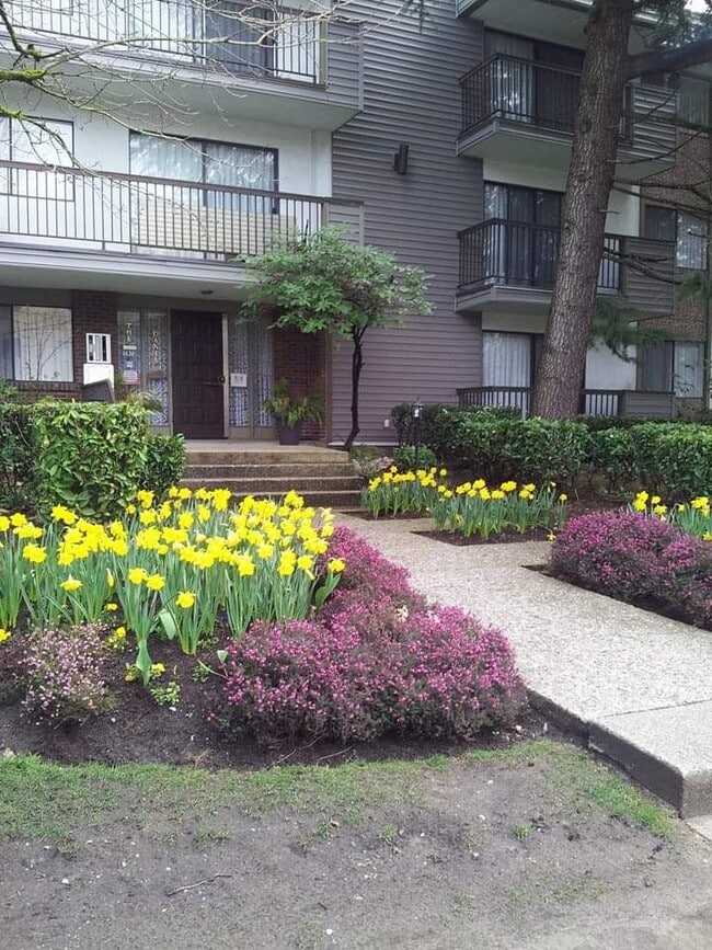 Building Photo - 6630 Mckay Av