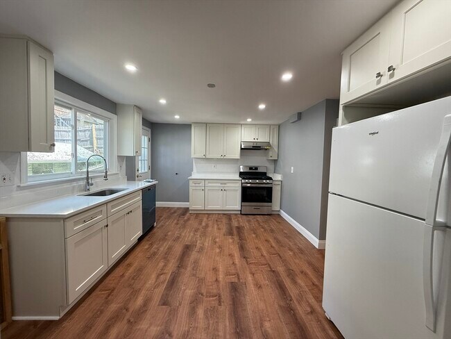 Foto del edificio - 221 S Central Ave