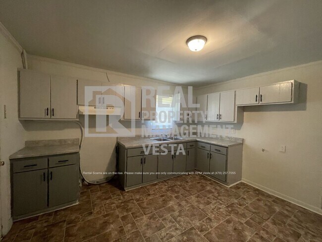 Building Photo - Updated Three Bedroom Home in South Macon