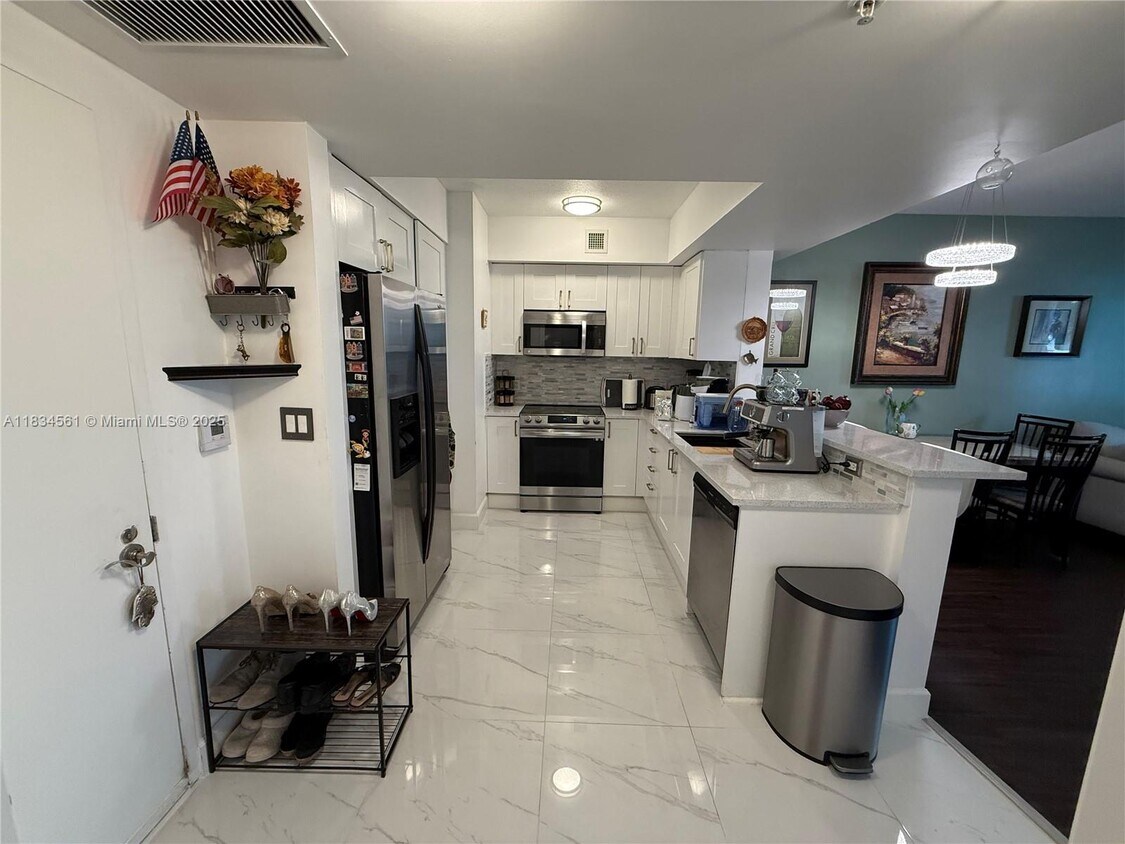 Primary Photo - 1745 E Hallandale Beach Blvd