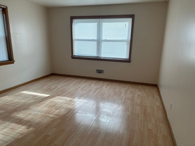Building Photo - Lawrence street apartments 2